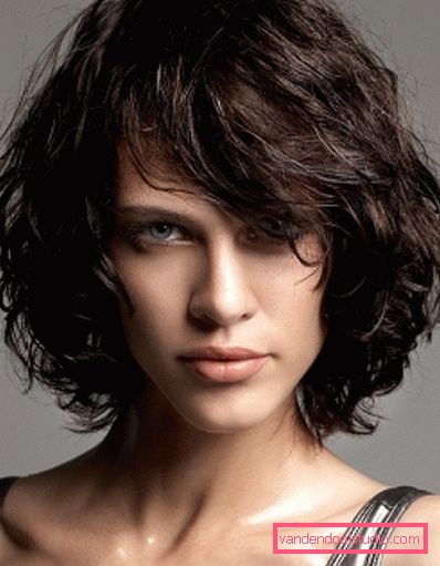 Acconciature da donna per il viso allungato allungato