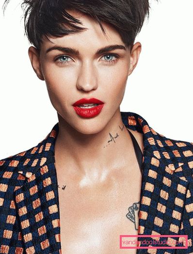 Acconciature da donna per il viso triangolare