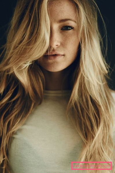 Acconciature da donna per capelli lunghi per viso tondo