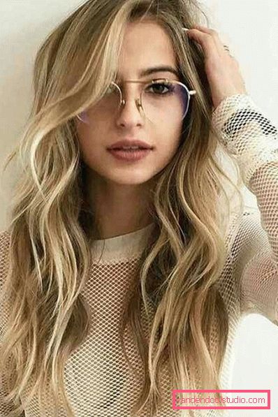 Acconciature da donna per capelli lunghi per viso tondo