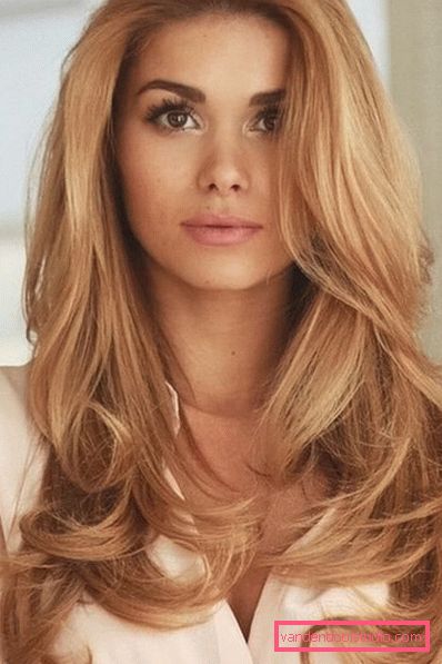 Acconciature da donna per capelli lunghi per viso tondo