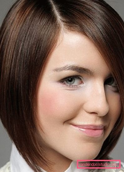 Acconciature da donna per capelli medi per un viso tondo