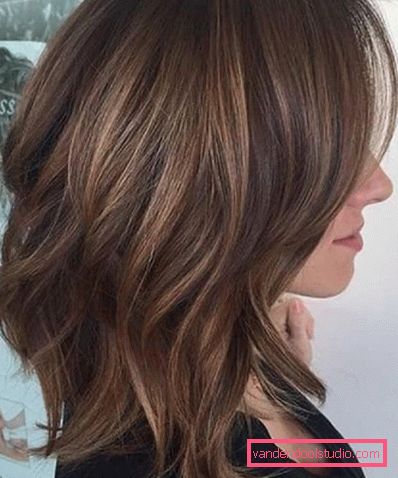 Acconciature da donna per capelli medi per un viso tondo