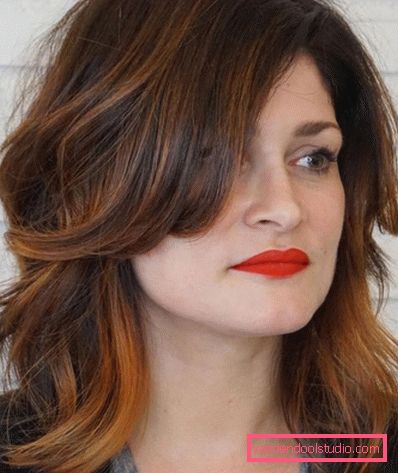 Tagli di capelli da donna per un tipo di faccia quadrata