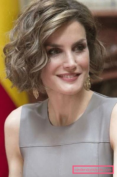 Tagli di capelli da donna per un tipo di faccia quadrata