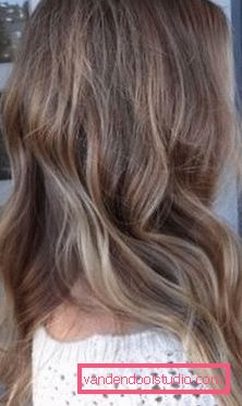 Balayazh da colorare su capelli castano chiaro Balayazh: tecnica delicata per colorare i capelli