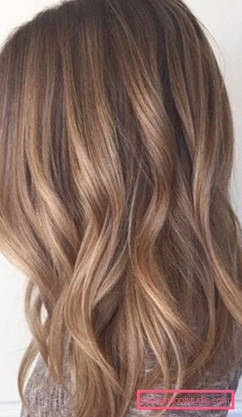 Balayazh da colorare su capelli castano chiaro Balayazh: tecnica delicata per colorare i capelli