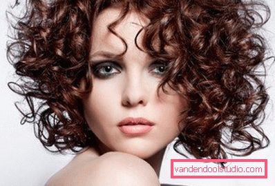 capelli castani ricci capelli castani ricci