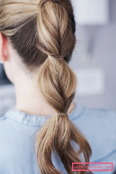 Acconciatura veloce per tutti i giorni per capelli lunghi