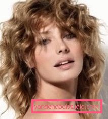 Che cosa è un curling biochimico dei capelli