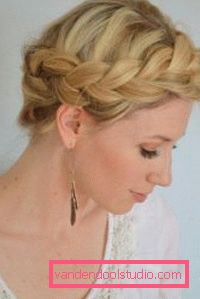 Acconciature con trecce su capelli medi Fai i capelli con le trecce sui capelli medi