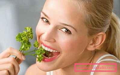 ragazza con un mazzo di verdure ragazza con un mazzo di verdure
