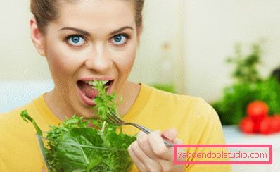 ragazza mangia insalata ragazza mangia insalata
