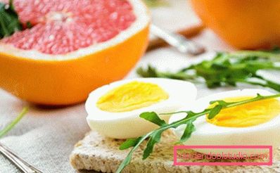 pompelmo e pane tostato pompelmo e pane tostato