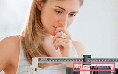 ragazza su scale ragazza su scale