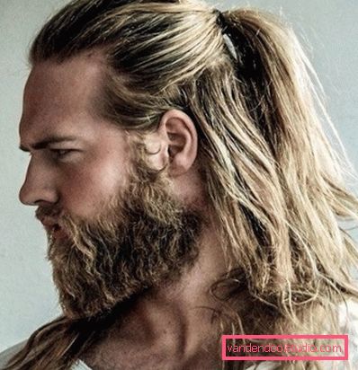 Acconciature da uomo alla moda + barba Tagli e tagli di capelli lunghi da uomo