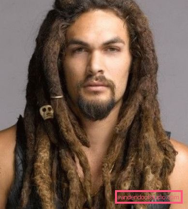 Acconciature da uomo lunghe con i dreadlocks Tagli e tagli di capelli lunghi da uomo