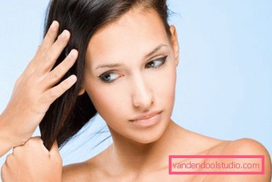 ragazza con i capelli biondo scuro ragazza con i capelli biondo scuro
