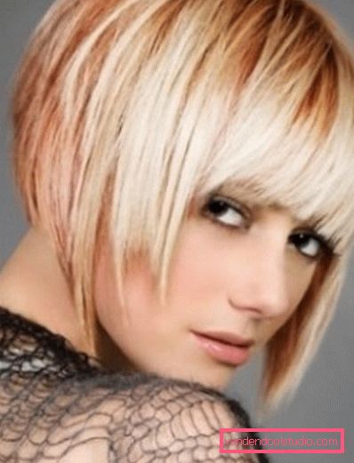 Taglio di capelli quadrato sulla gamba con il botto Taglio di capelli spettacolare ed elegante sulla gamba