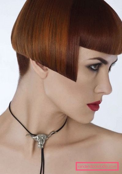 Taglio di capelli quadrato sulla gamba con il botto Taglio di capelli spettacolare ed elegante sulla gamba