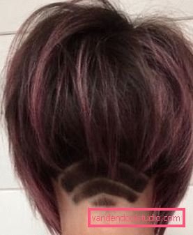 Taglio di capelli - vista posteriore Taglio di capelli spettacolare ed elegante sulla gamba