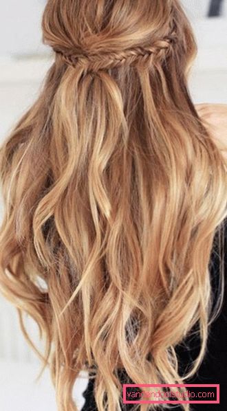 Taglio di capelli a coda di volpe Taglio di volpe spettacolare su capelli lunghi e medi