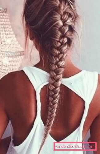 Taglio di capelli a coda di volpe Taglio di volpe spettacolare su capelli lunghi e medi