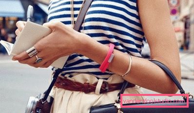 Javbon e sulla mano della ragazza Javbon e sulla mano della ragazza