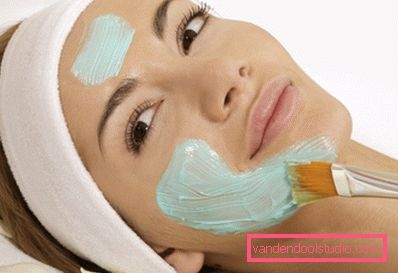 applicare la composizione sul viso applicare la composizione sul viso