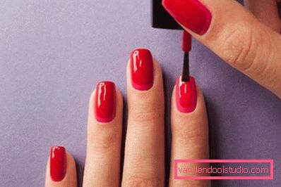 creando una manicure rossa creando una manicure rossa