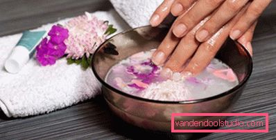 bagno con infuso floreale bagno con infuso floreale