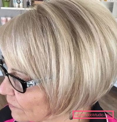 Semplici acconciature per capelli corti per le donne Semplici acconciature per capelli corti per donne di diverse età