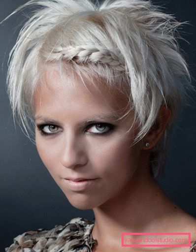 Semplici acconciature per capelli corti per le donne Semplici acconciature per capelli corti per donne di diverse età