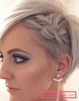 Semplici acconciature per capelli corti per le donne Semplici acconciature per capelli corti per donne di diverse età