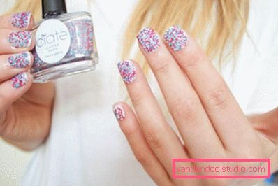 ragazza con la manicure di caviale ragazza con la manicure di caviale