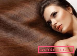 Maschera per capelli indiana con l'henné incolore