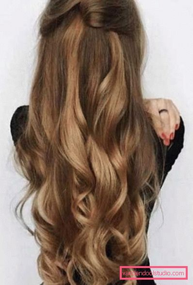 Acconciature di idee interessanti per capelli molto lunghi
