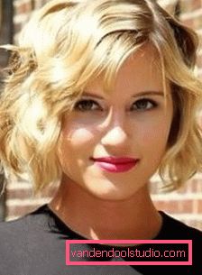 Acconciature per una faccia quadrata Come scegliere acconciature e tagli di capelli per una faccia quadrata