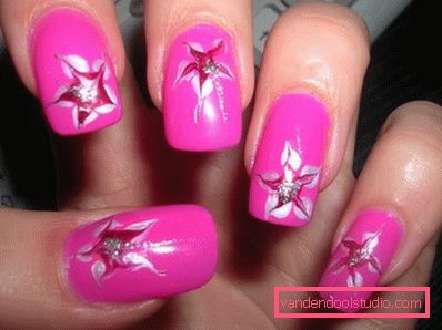 manicure rosa con le macchie manicure rosa con le macchie