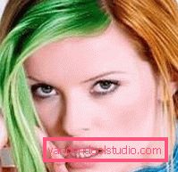 Come lavare la vernice dai capelli da soli
