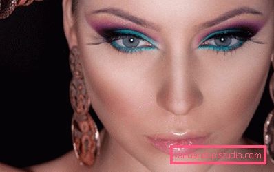 ragazza con il trucco egiziano ragazza con il trucco egiziano