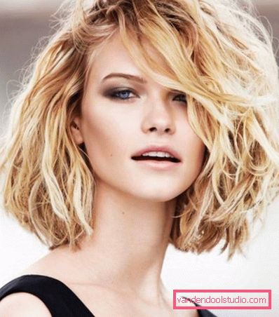 Perming in grandi riccioli su capelli medi Come fa una permanente in grandi ricci sui capelli medi oggi