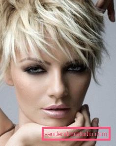 Acconciatura shaggy delle donne alla moda Quale acconciatura nella moda - tendenze nel 2019