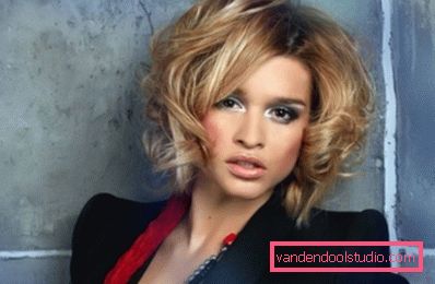 Qual è il taglio di capelli ora Xenia Borodina - presentatrice di styling di foto