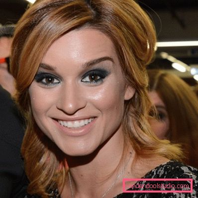 Qual è il taglio di capelli ora Xenia Borodina - presentatrice di styling di foto