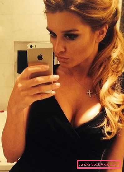 Qual è il taglio di capelli ora Xenia Borodina - presentatrice di styling di foto