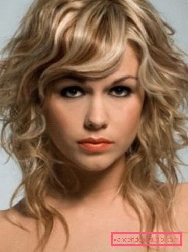 Capelli arricciati per molto tempo Che arricciatura dei capelli durerà a lungo