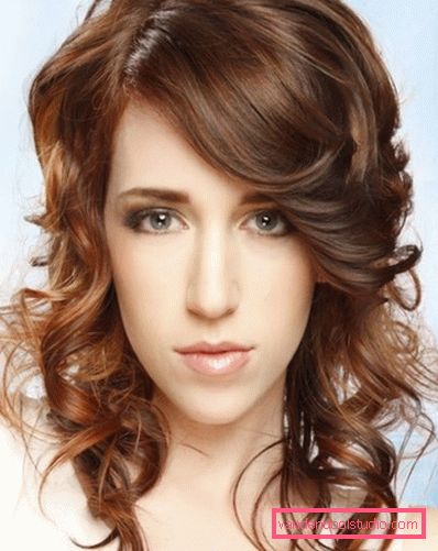 Quali tagli di capelli sono più adatti per un viso allungato