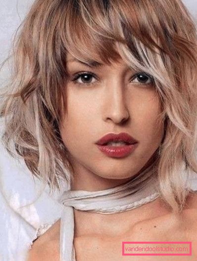 Quali tagli di capelli sono più adatti per un viso allungato