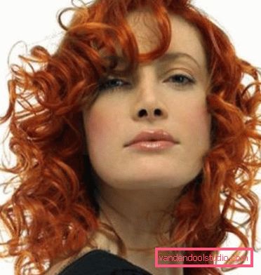 Cascata di taglio di capelli ricci di media lunghezza Quali scarti sono adatti per capelli ricci di media lunghezza